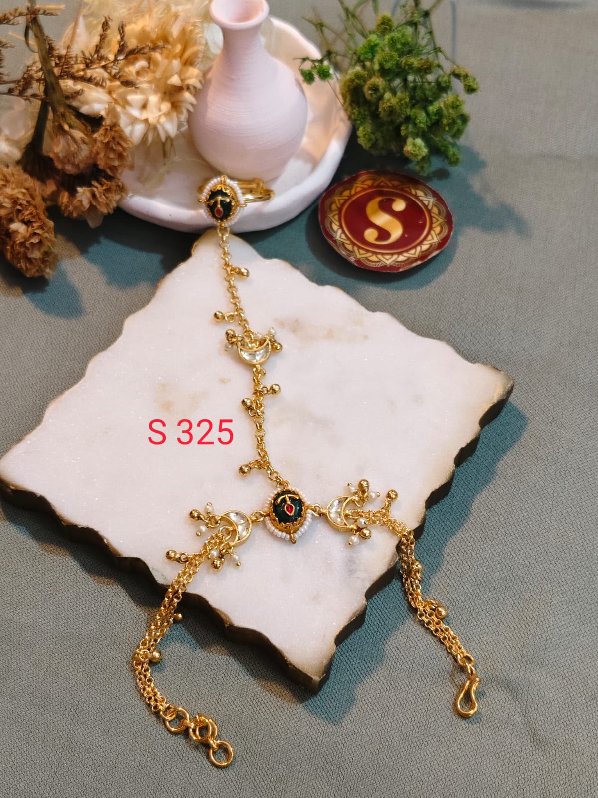 Elegant Kundan Hathphool Bracelet