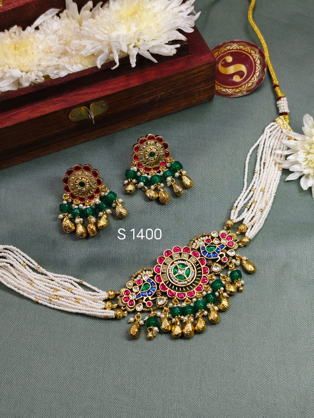 Traditional Pearl Choker Necklace Set